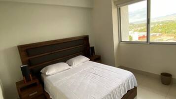 3 chambres, fer et planche à repasser, Wi-Fi, draps fournis