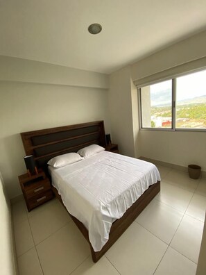 3 habitaciones, tabla de planchar con plancha, wifi y ropa de cama 