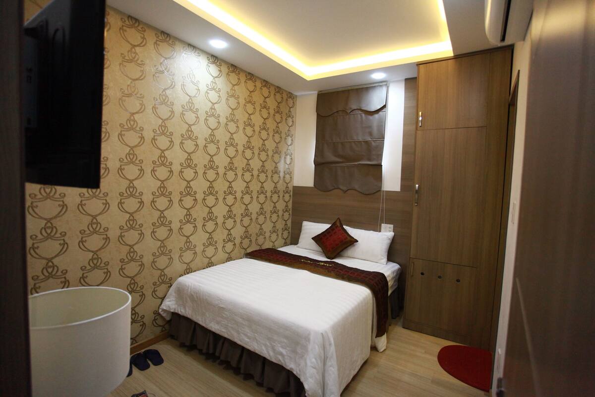 Standard Double or Twin Room | Minibar, desk, blackout curtains, soundproofing