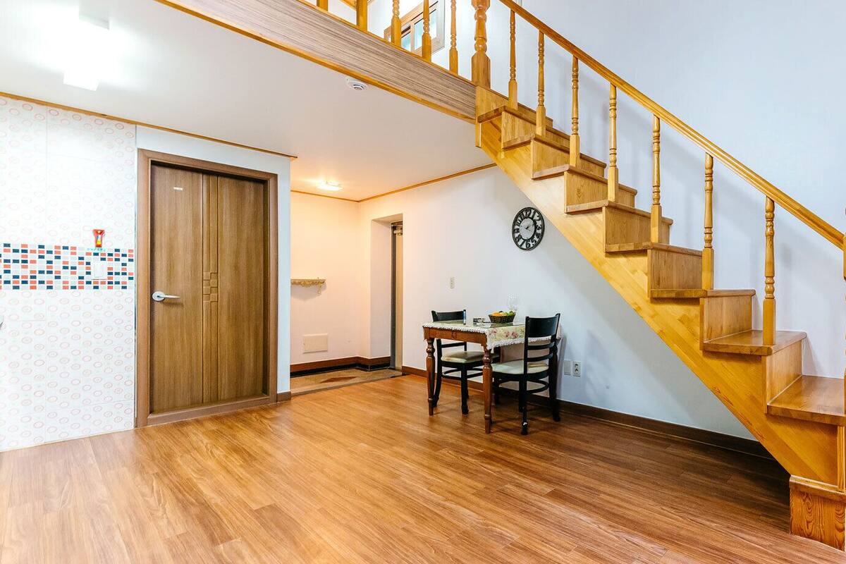Room (205) | Living area | Flat-screen TV, heated floors