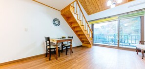 Room (205) | Living area | Flat-screen TV, heated floors