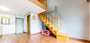 Room (203) | Living area | Flat-screen TV, heated floors