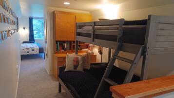 2 bedrooms, desk, free WiFi, bed sheets