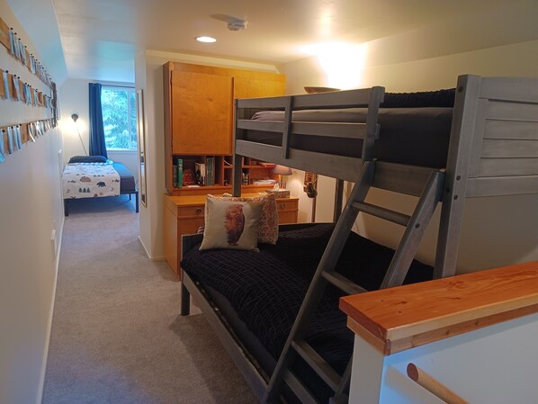 2 bedrooms, desk, free WiFi, bed sheets