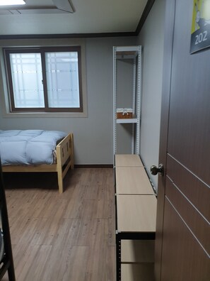 Shared Dormitory, Women only (3 people) | Free WiFi - Ulsan Guesthouse by Sleeping Pong - Hostel (Ulsan)