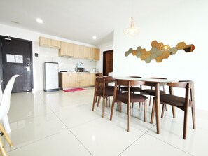 Apartment | Essbereich im Zimmer