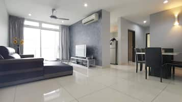 Apartemen, 2 kamar tidur (B-33-09) | Area keluarga | TV layar datar