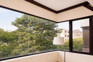 Studio Suite Superior | Meja kerja, kedap suara, dan Wi-Fi gratis