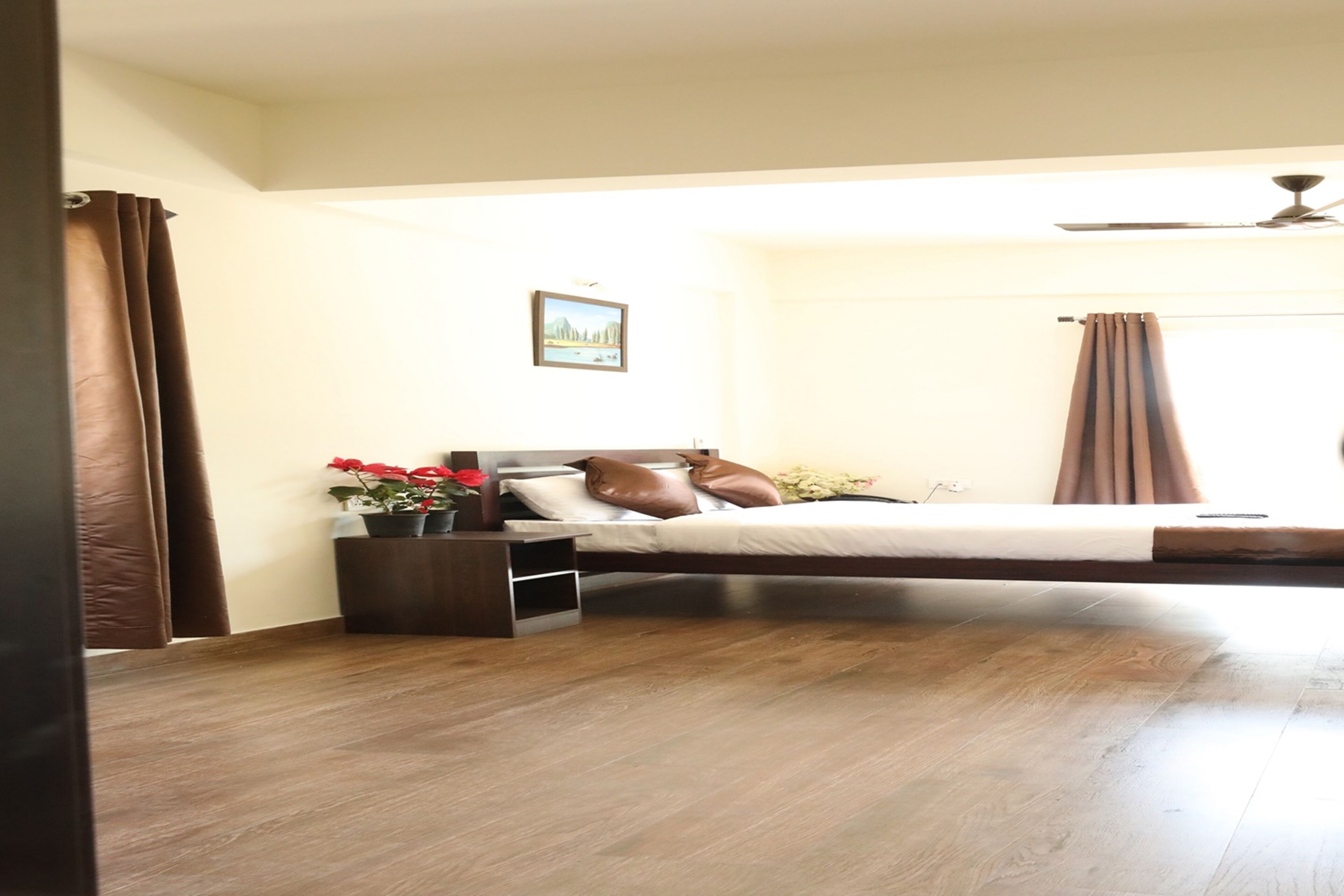 Habitación ejecutiva con 1 cama matrimonial o 2 individuales | Escritorio, insonorización y wifi gratis 