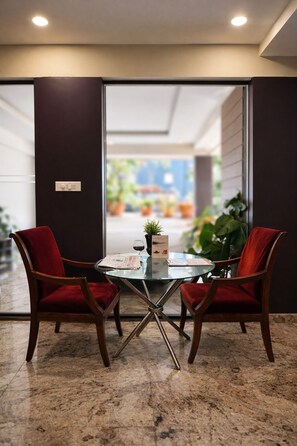 32-inch LED TV with digital channels, TV, pay films - Coffee Bean Inn (Bengaluru)