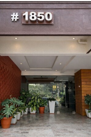 Pintu masuk properti