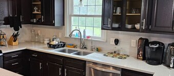 Mins To Hospitals Pool Table BBQ Grill no hottub