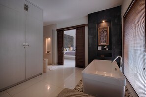 Towels - Romantic Getaway 1BR Villa, Canggu! 8Min Drive To Batu Bolong Beach! W/Pool! (Canggu)