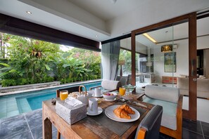 Outdoor dining - Romantic Getaway 1BR Villa, Canggu! 8Min Drive To Batu Bolong Beach! W/Pool! (Canggu)