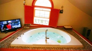 Maisonette, Whirlpool (Red) | Whirlwanne