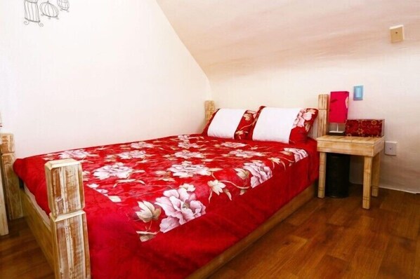 Duplex, Jetted Tub (Red) | 1 bedroom, WiFi (free) - Durian Pension (Hwaseong)