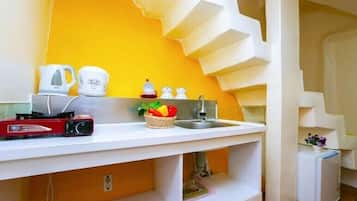 Frigorífic, placa de cuina, bullidora elèctrica i arrossera