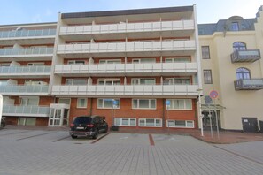 Unclassified image, 5 of 8, button - App. Renate 23, Germany (Sylt)