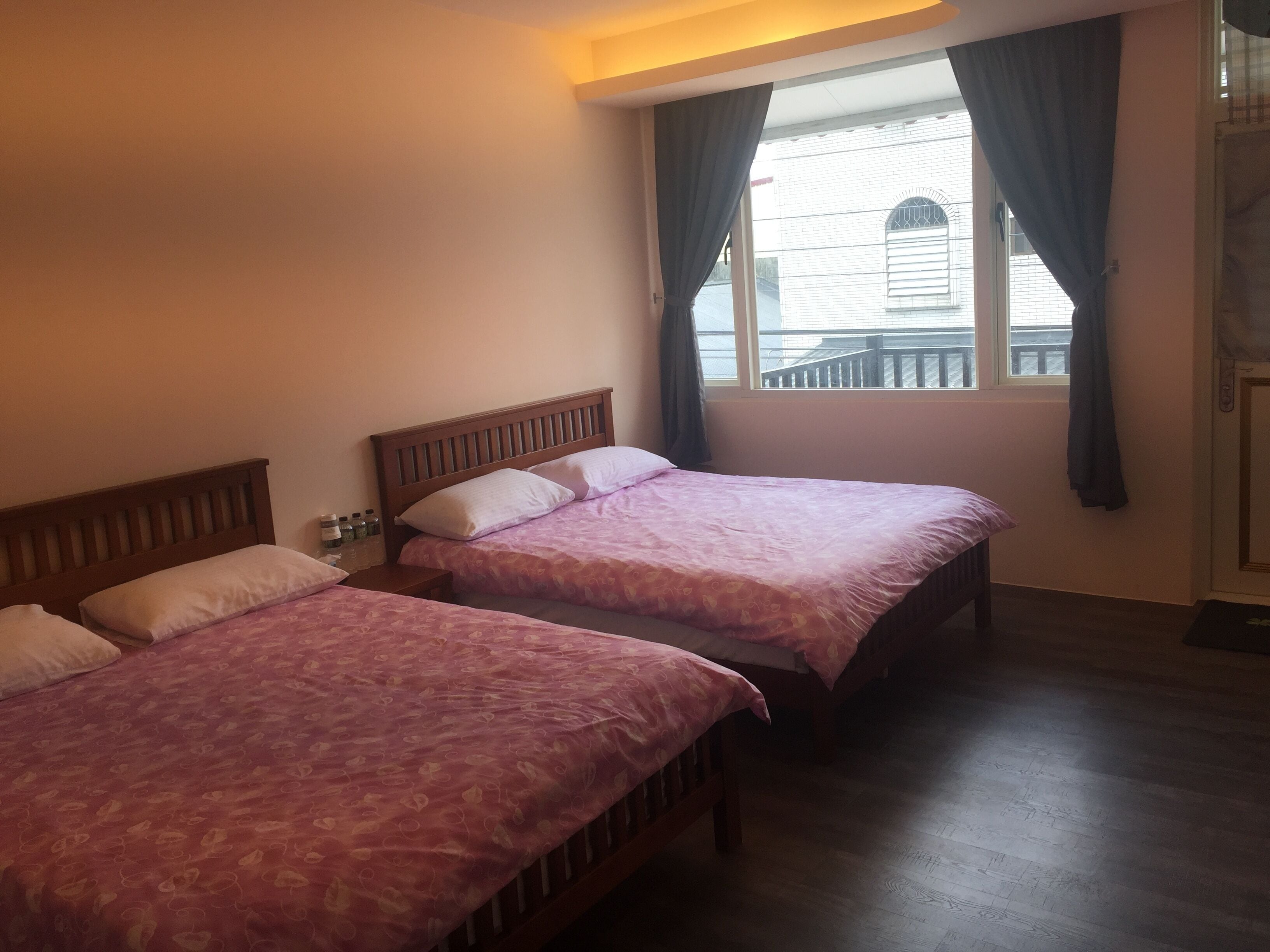 Classic Quadruple Room | Blackout curtains, bed sheets