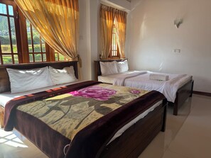 Comfort Quadruple Room - Oviya Guest (Nuwara Eliya)