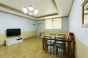 Individually decorated, individually furnished, free WiFi - Suncheonbay Happy Day Pension (Suncheon)
