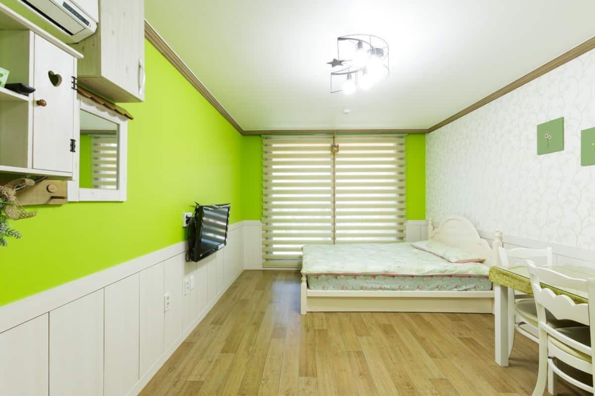 Romantic Studio (Sage) | Free WiFi, individually decorated, individually furnished