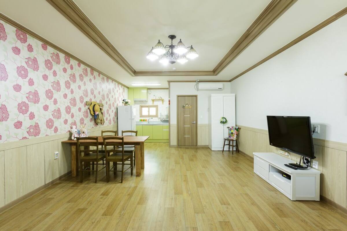 Family Studio (Rosemary) | Free WiFi, individually decorated, individually furnished