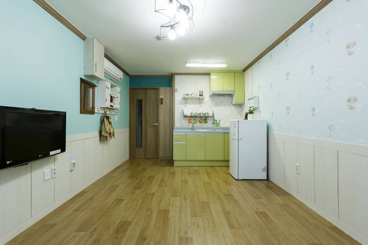 Romantic Studio (Lemon Tree) | Free WiFi, individually decorated, individually furnished