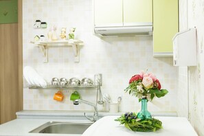 Romantic Studio (Jasmine) | Private kitchenette