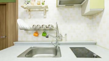 Romantic Studio (Jasmine) | Private kitchenette | Microwave, stovetop, electric kettle, rice cooker