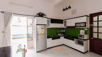Fridge, dishwasher, paper towels