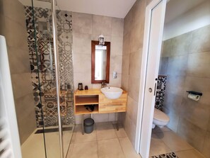 Club-Doppelzimmer | Badezimmer | Haartrockner, Handtücher