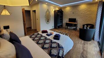 Kamar Double Deluks | Seprai premium, tempat tidur Select Comfort, dan didekorasi berbeda-beda