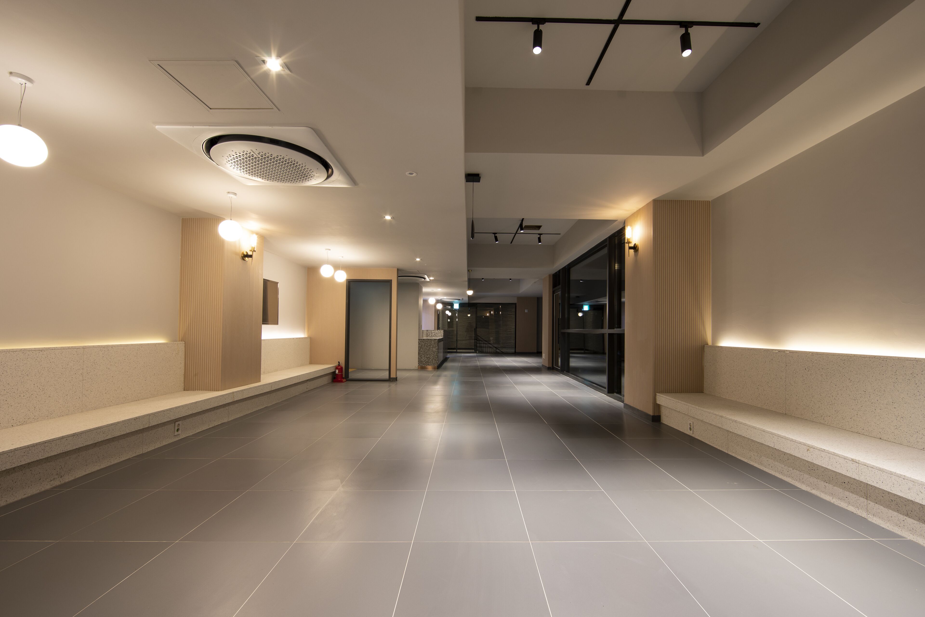 free daily self-service breakfast