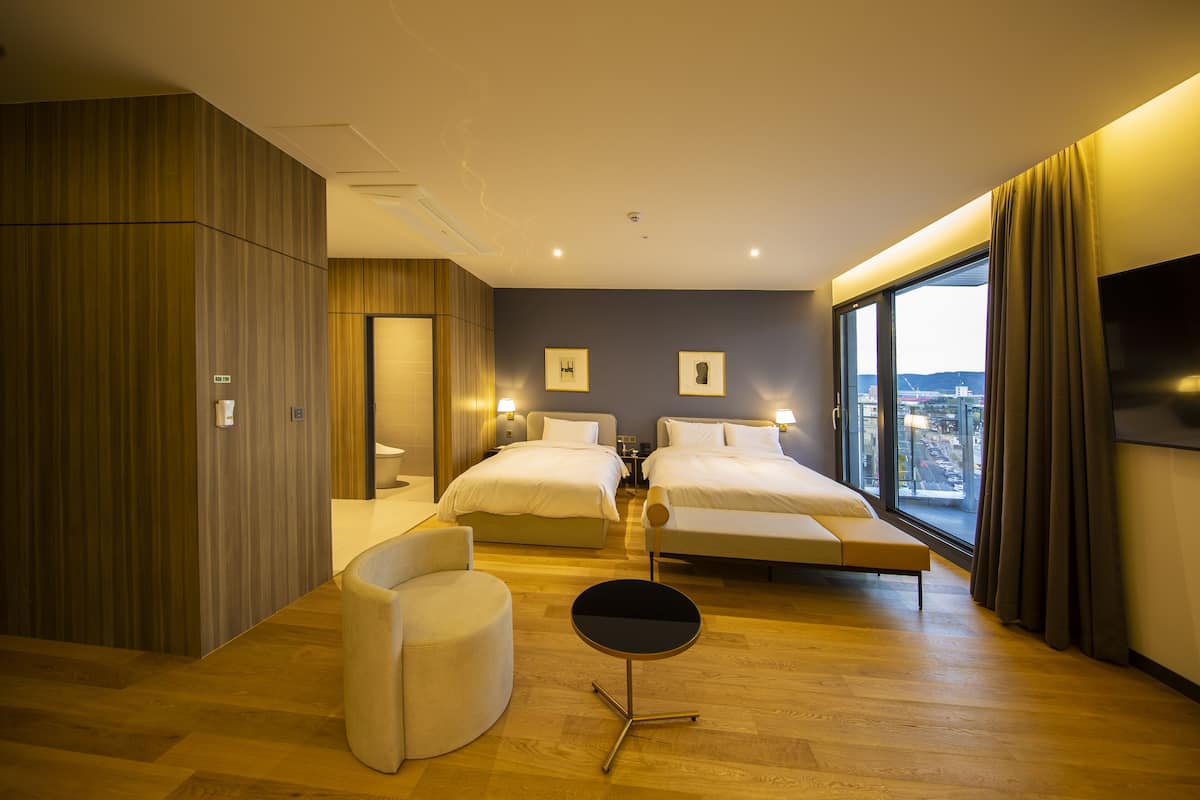 royal suite | soundproofing, free wifi