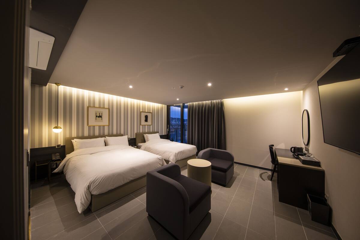 Suite, Terrasse | Schallisolierte Zimmer, kostenloses WLAN