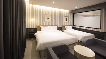 Deluxe Family Twin, Ocean View | Soundproofing, free WiFi