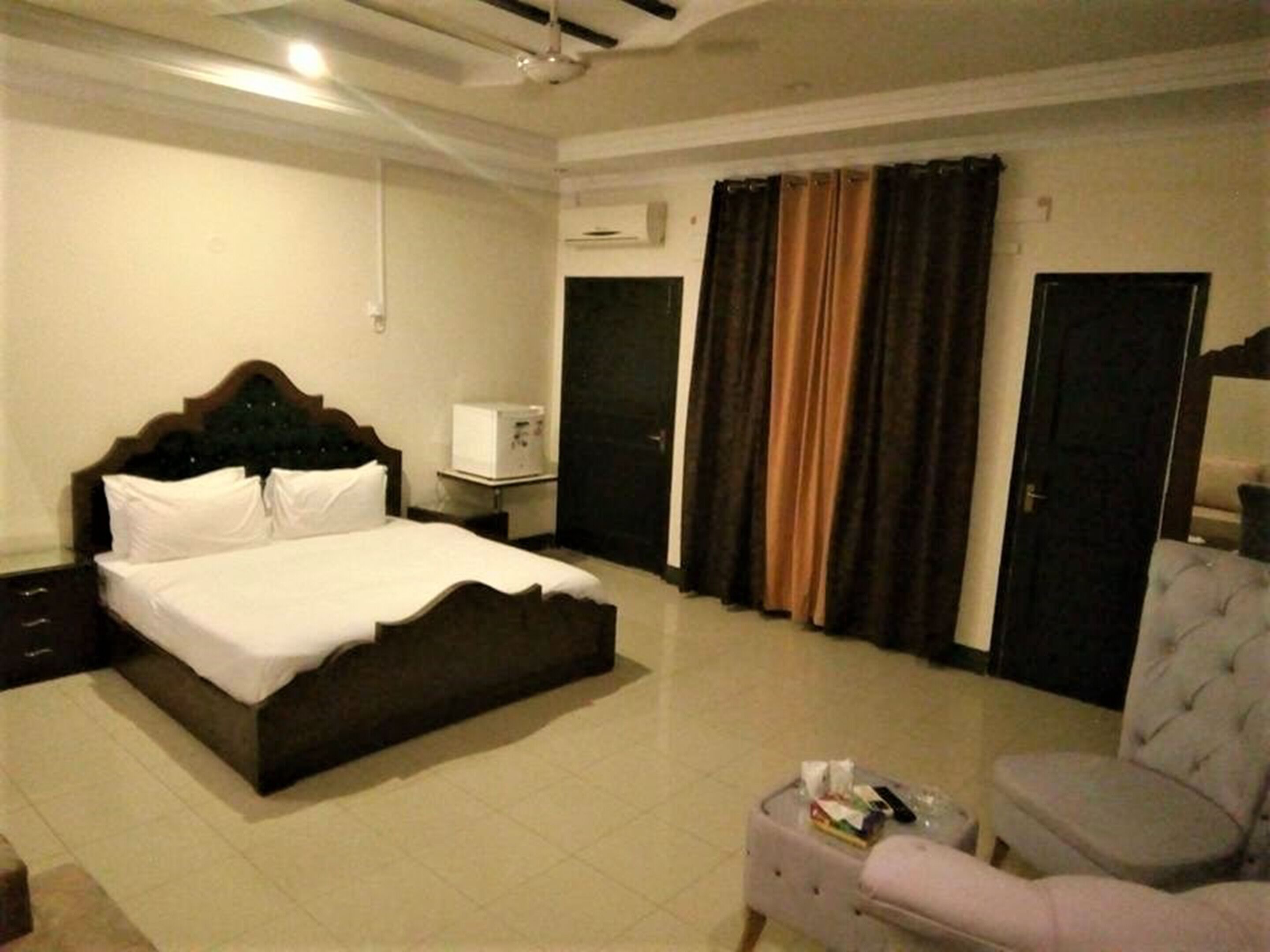 Double Room | Blackout drapes, soundproofing, free WiFi