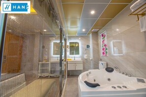 Luxury Studio, Hot Tub | Deep soaking bathtub