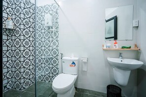 Secadora de cabello, jabón, shampoo 