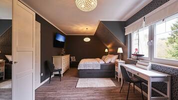 4 Schlafzimmer, Schreibtisch, Reisekinderbett, WLAN