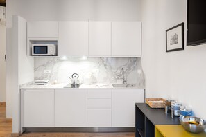 Apartment, 1 Schlafzimmer | Eigene Küche | Kühlschrank, Mikrowelle, Herdplatte, Wasserkocher mit Kaffee-/Teezubehör