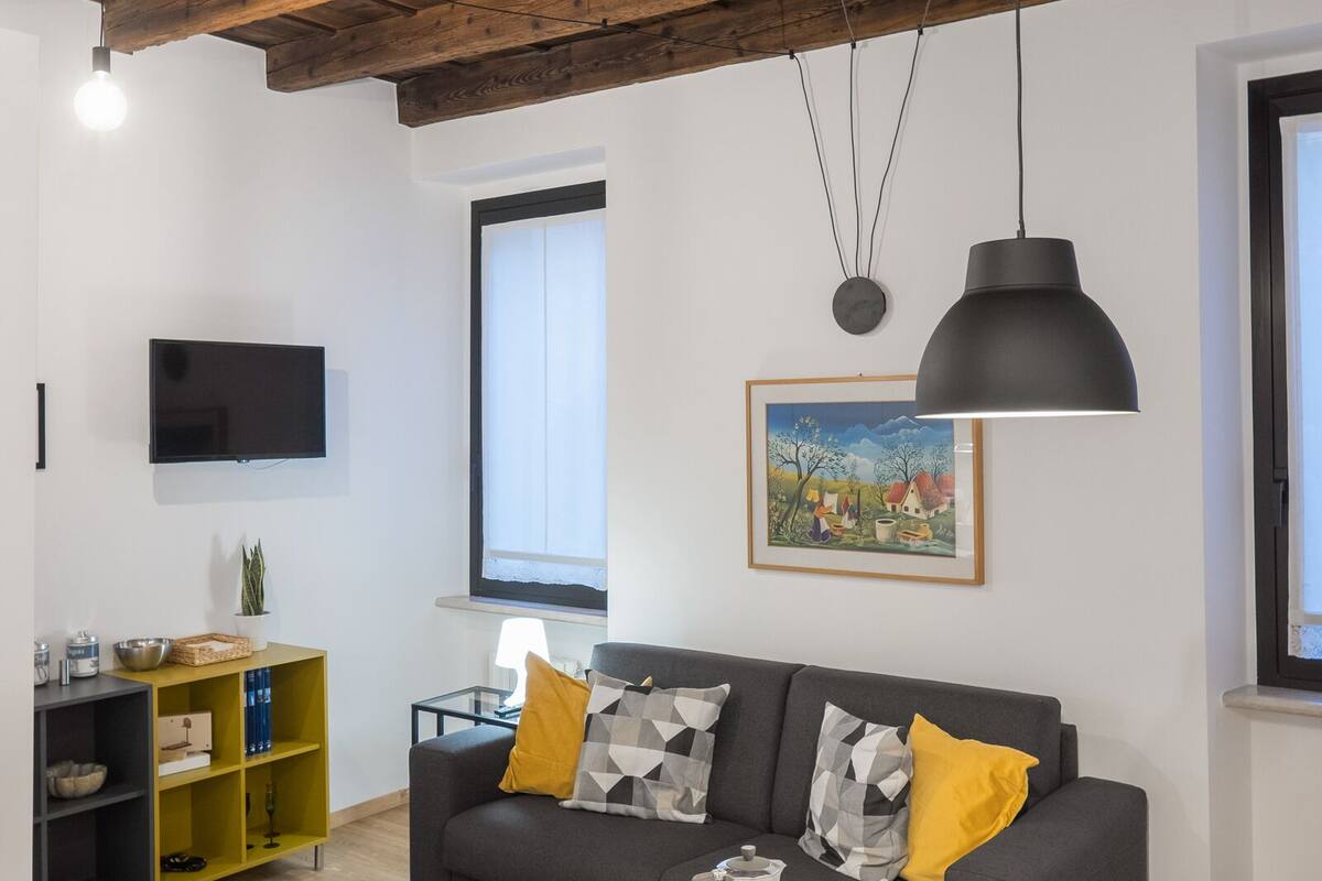 Apartment, 1 Schlafzimmer | Wohnbereich | 32-Zoll-Flachbildfernseher mit Digitalempfang, Fernseher