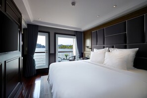 Premium bedding, down duvets, Tempur-Pedic beds, minibar - Paradise Grand Cruise (Ha Long)