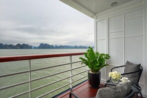 Balcony - Paradise Grand Cruise (Ha Long)