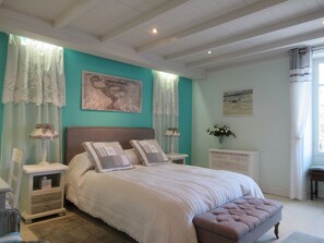 3 chambres, bureau, fer et planche à repasser, accès au Wi-Fi (inclus)