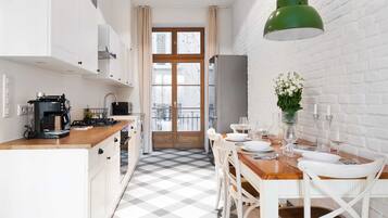 Design Apartment | Private kitchen | Full-size fridge, oven, stovetop, dishwasher