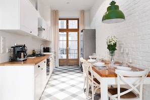 Design Apartment | Private kitchen | Full-size fridge, oven, stovetop, dishwasher