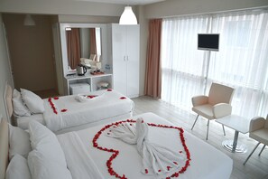 Individually decorated, individually furnished, desk, soundproofing