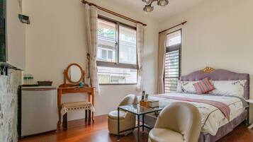 Phòng đôi Tiêu chuẩn | Bàn, màn/rèm cản sáng, phòng cách âm